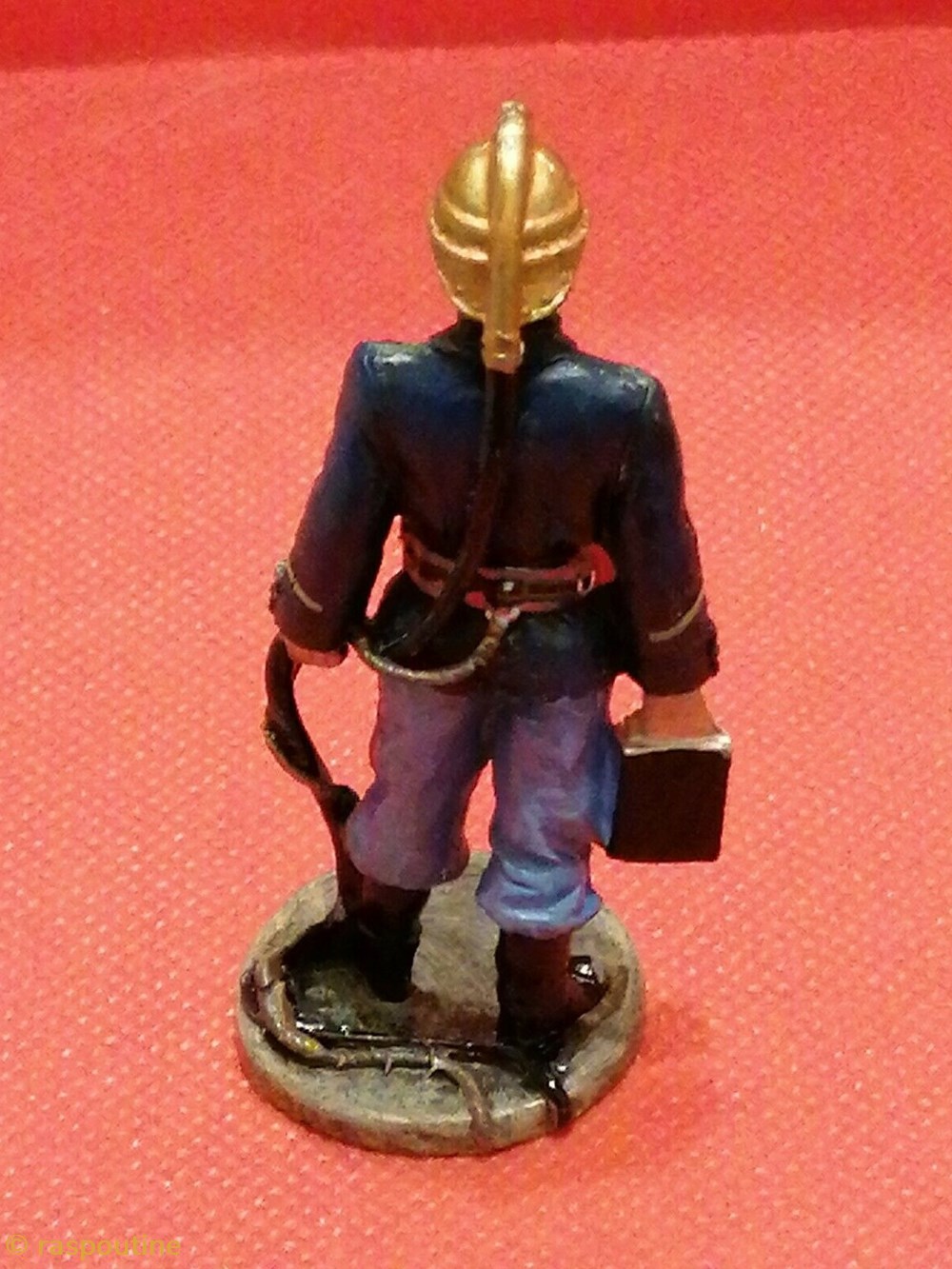 Le sapeur pompier de Paris avec casque respiratoire modèle 1893 figurines autres le sapeur pompier de paris avec casque respiratoire modele 1893