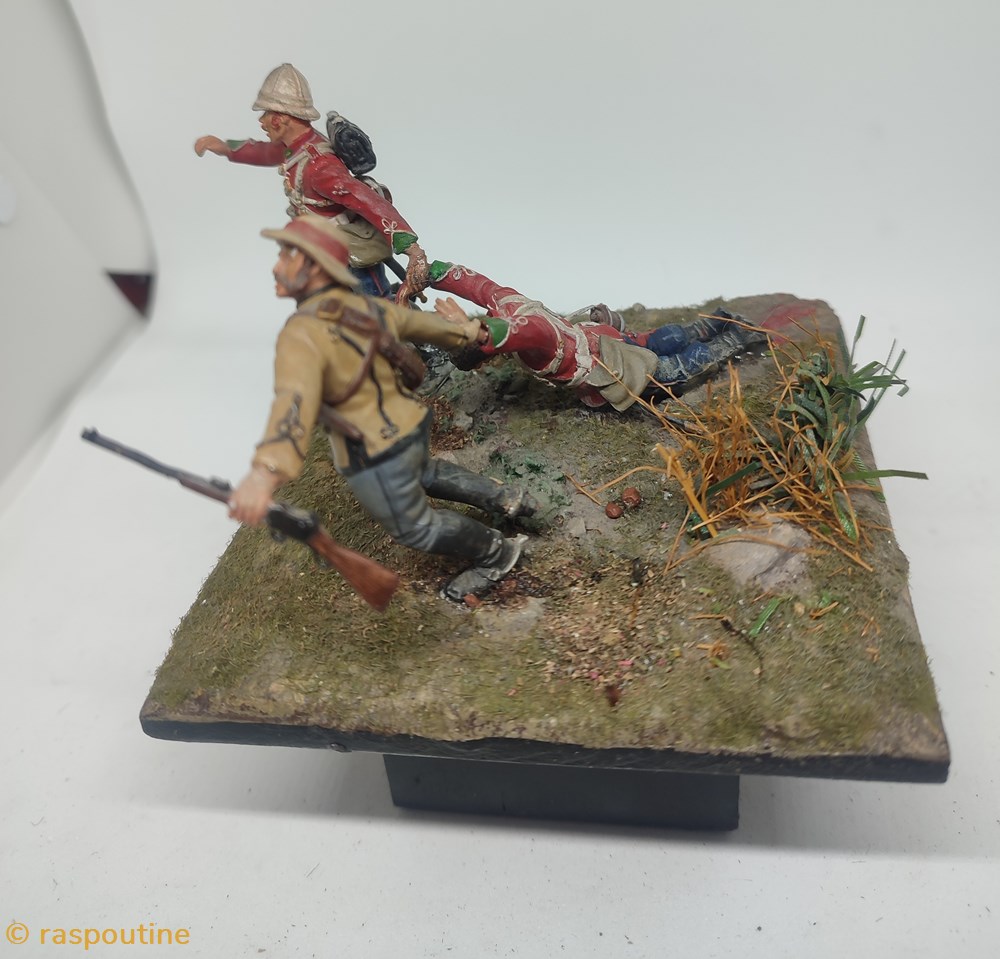 figurines historique 1 soldat anglais et 1 boers tire un blesse anglais pendant la guerre contre les zoulous