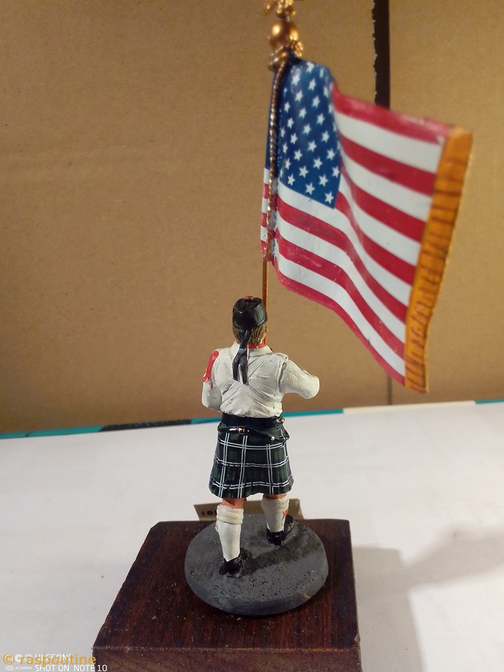 Pompier de New York porte drapeau en tenue de cérémonie 2003 figurines autres pompier de new york porte drapeau en tenue de ceremonie 2003