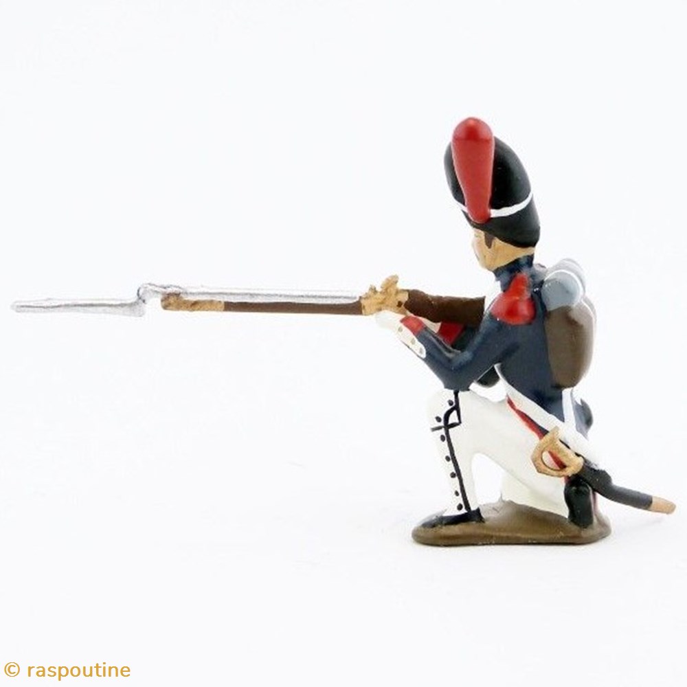 figurines historique epoque napoleonienne grenadier de la garde a genou fusil en joue 1812