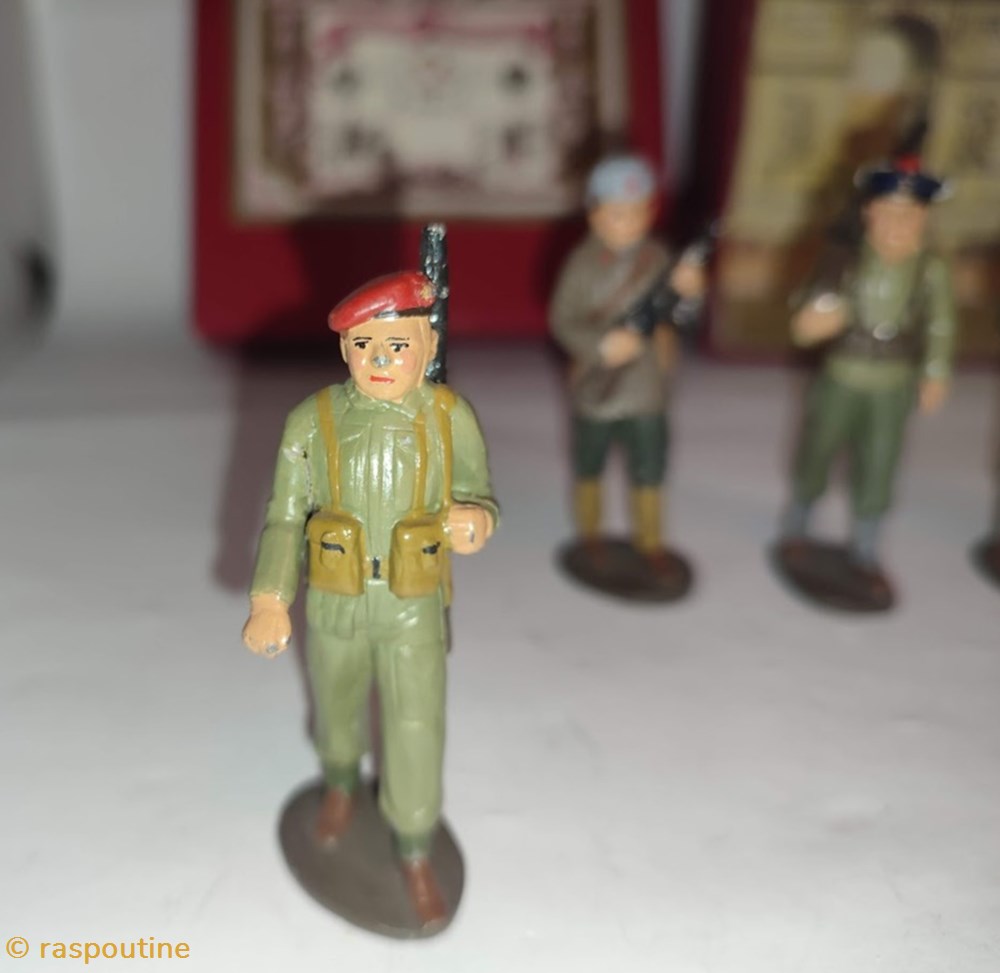 Libération 8 mai 1945 2 figurines historique seconde guerre mondiale liberation 8 mai 1945