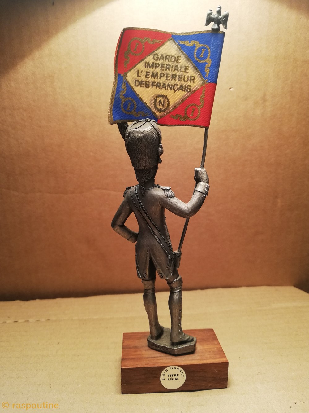 Lieutenant porte-drapeau en grande tenue 1811 2 figurines historiques lieutenant porte drapeau en grande tenue 1811