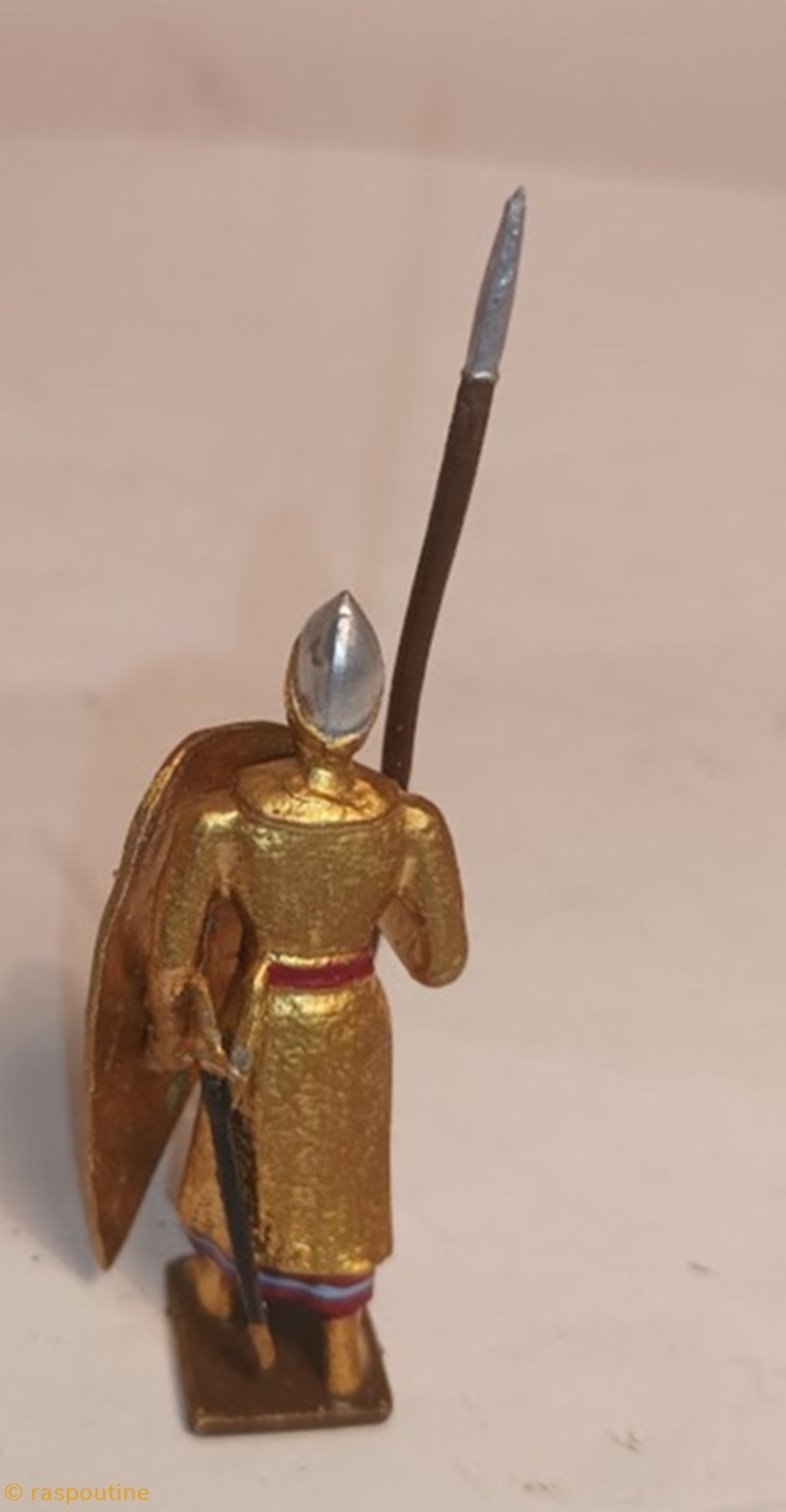Croisé, cotte dorée, casque pointu avec lance et bouclier bleu ""lion rouge""" 3 figurines historique moyen age croise cotte doree casque pointu avec lance et bouclier bleu lion rouge
