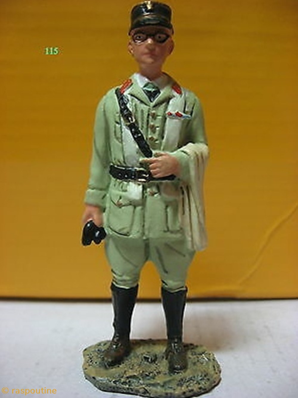 Lieutenant de la batterie de marche du 4 -ème REI 1932 figurines historiques legion etrangere lieutenant de la batterie de marche du 4 eme rei 1932