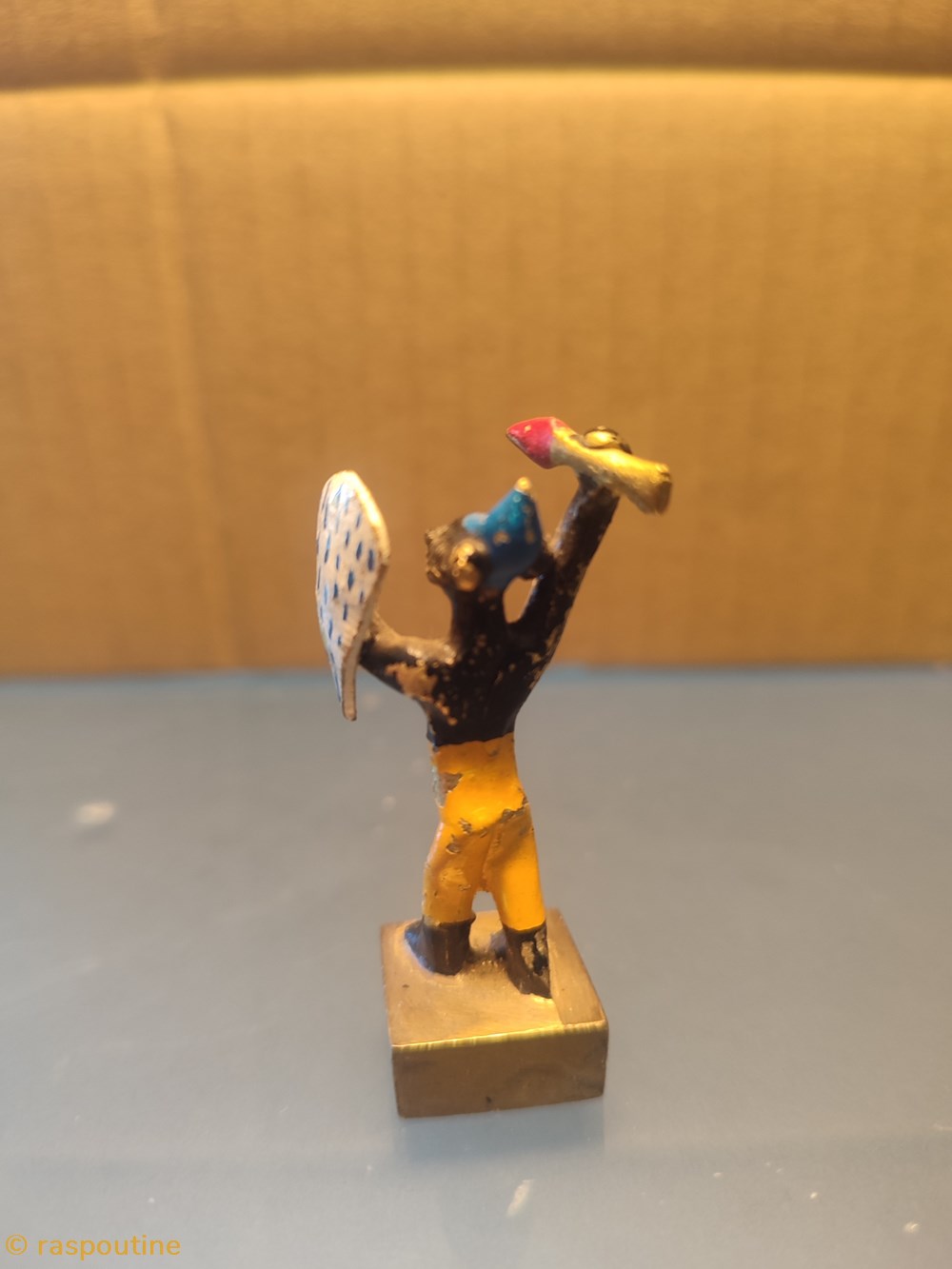 Guerrier africain bouclier et lance 3 figurines autres guerrier africain bouclier et lance