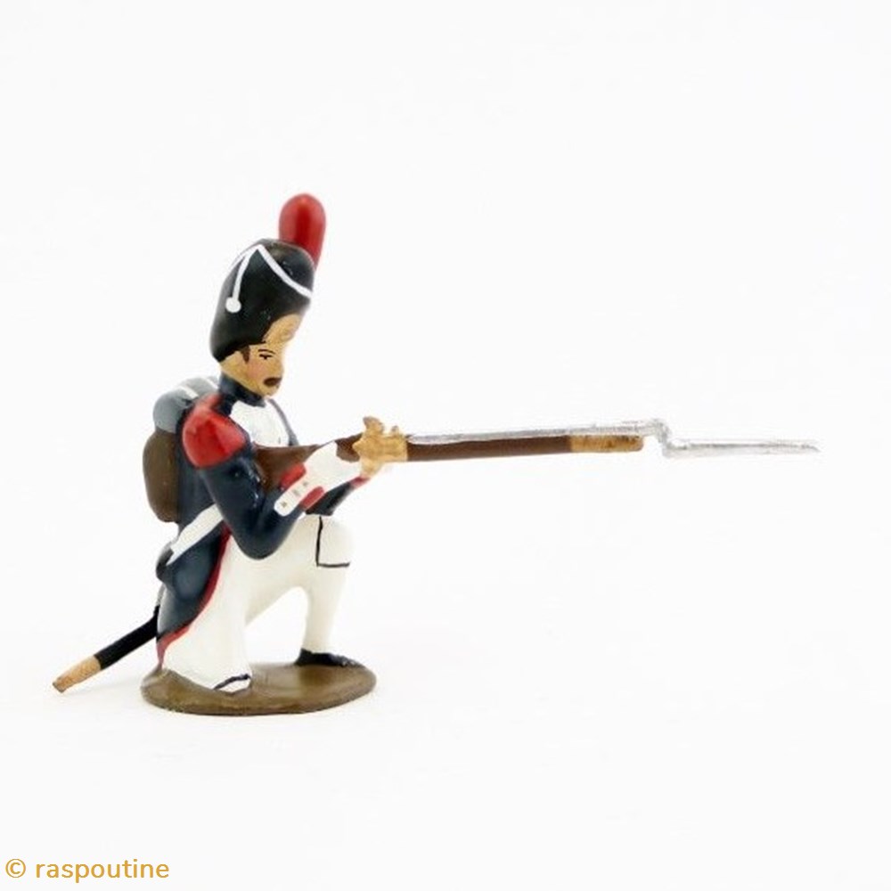 figurines historique epoque napoleonienne grenadier de la garde a genou fusil en joue 1812