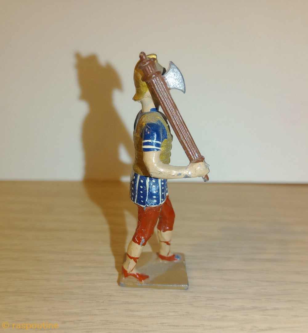 figurines historique antiquite licteur romain uniforme blanc et or