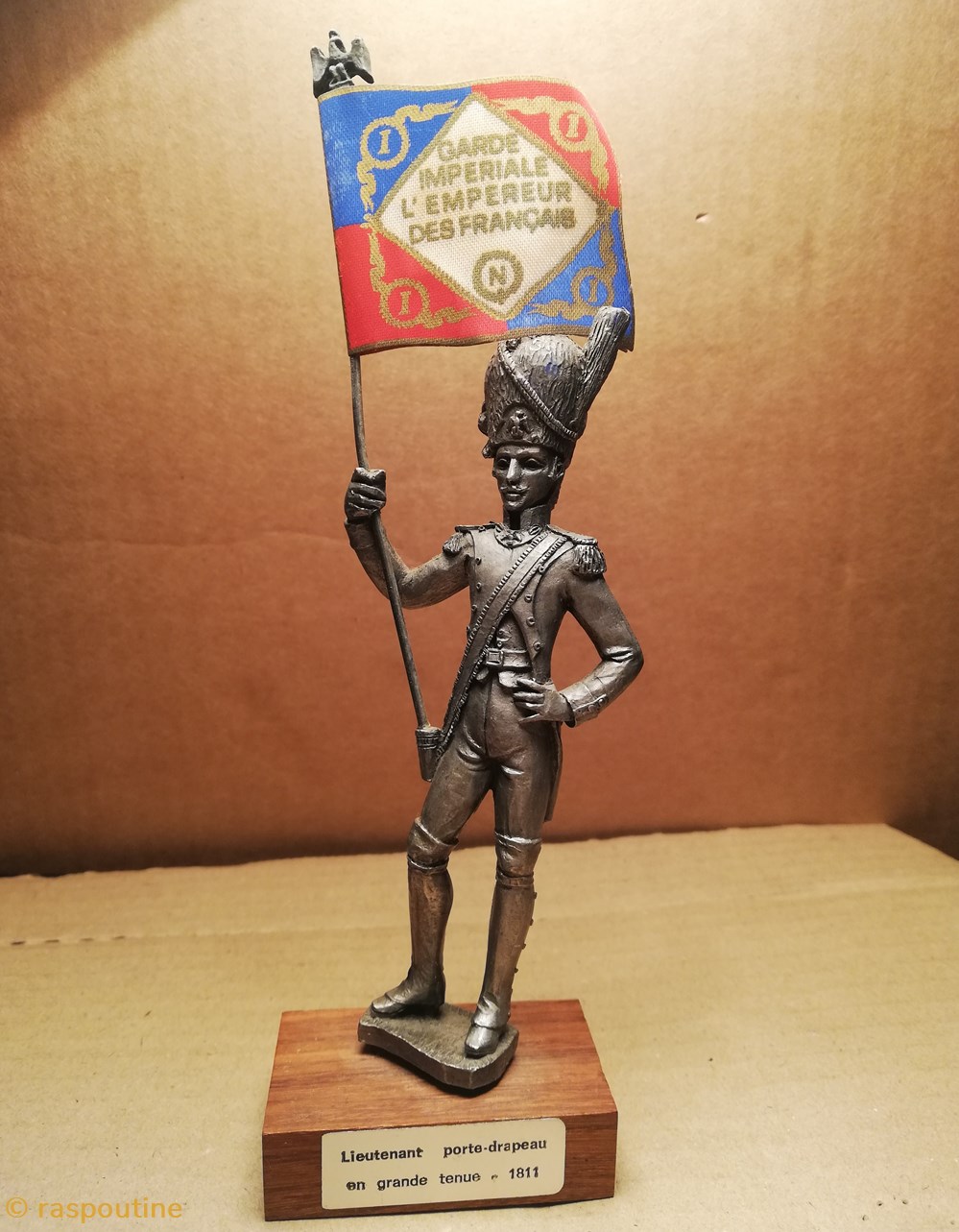 Lieutenant porte-drapeau en grande tenue 1811 figurines historiques lieutenant porte drapeau en grande tenue 1811