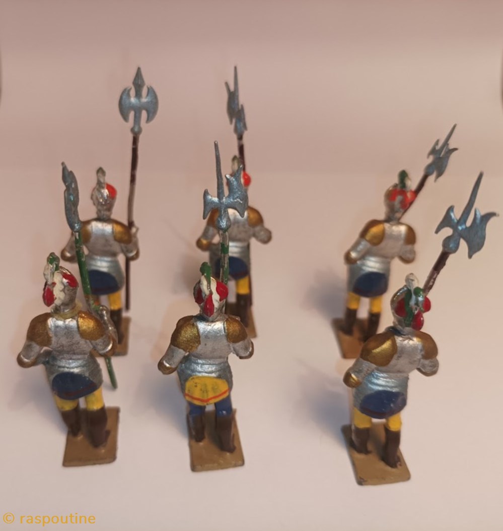 Chevaliers à pied avec hallebarde 3 figurines historique moyen age chevaliers a pied avec hallebarde