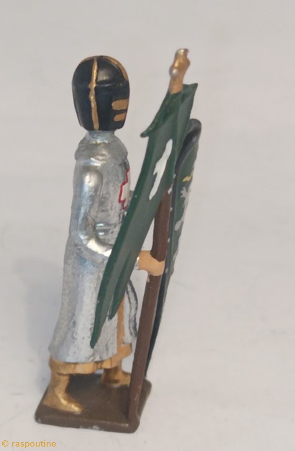 Croisé, cotte argentée, heaume, avec drapeau vert et bouclier vert lion 4 figurines historique moyen age croise cotte argentee heaume avec drapeau vert et bouclier vert lion