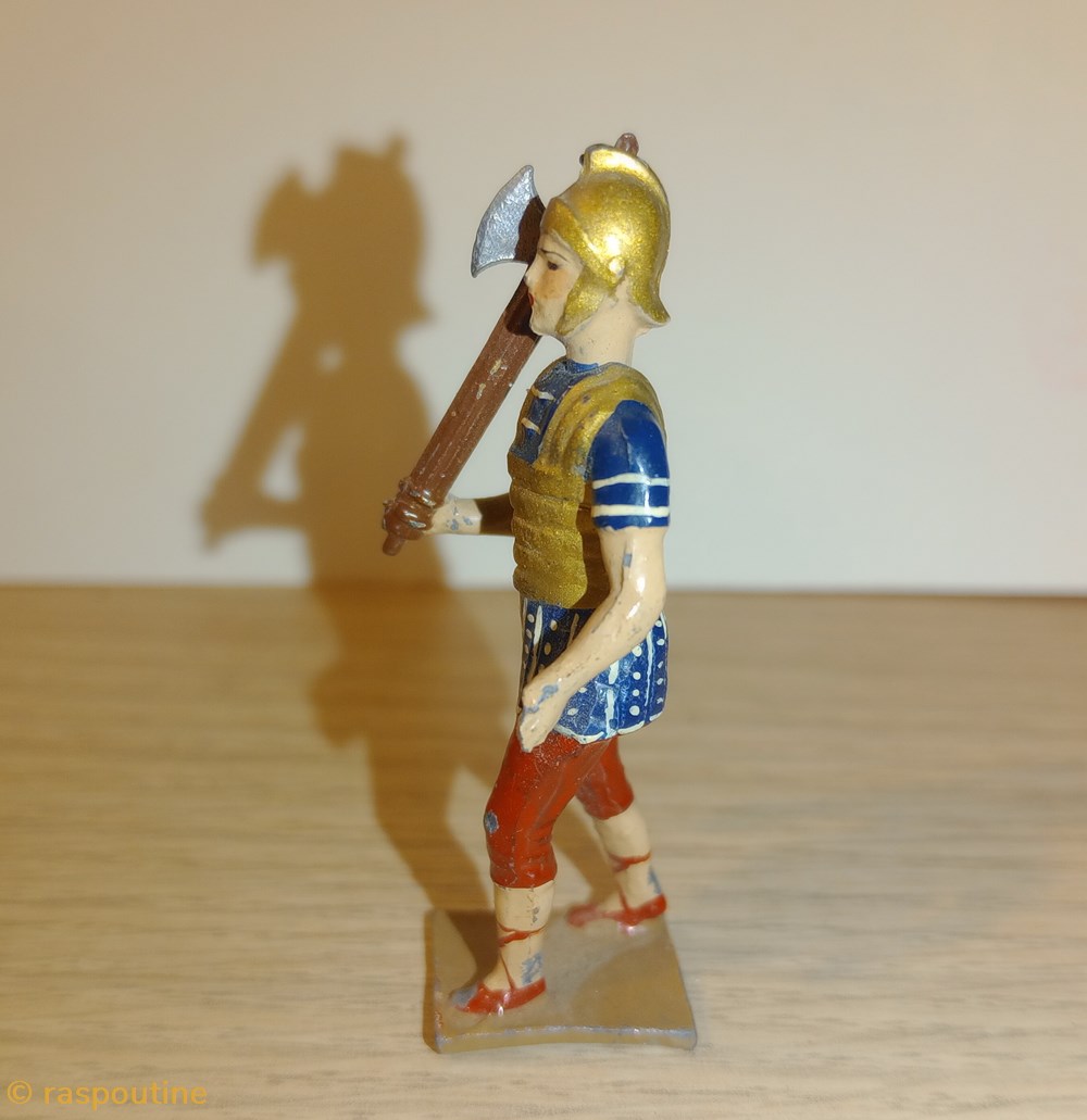 figurines historique antiquite licteur romain uniforme blanc et or