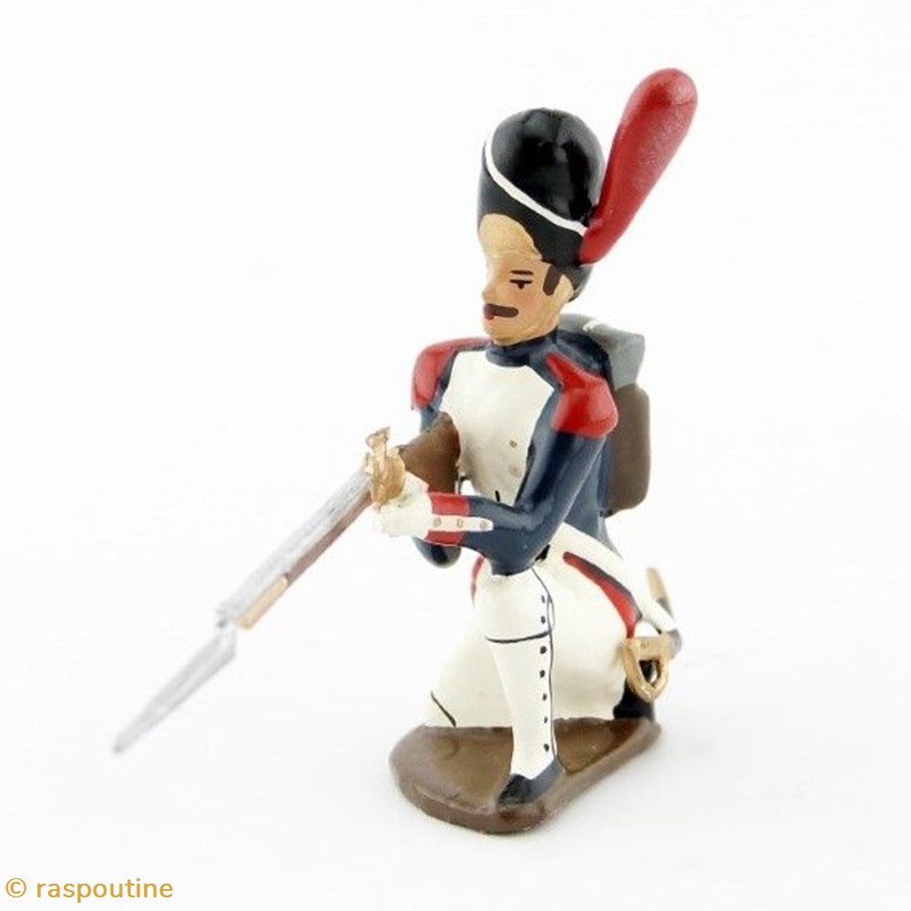 figurines historique epoque napoleonienne grenadier de la garde a genou fusil en joue 1812