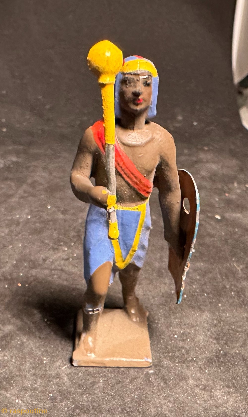 Egyptien avec massue et bouclier figurines historique antiquite egyptien avec massue et bouclier