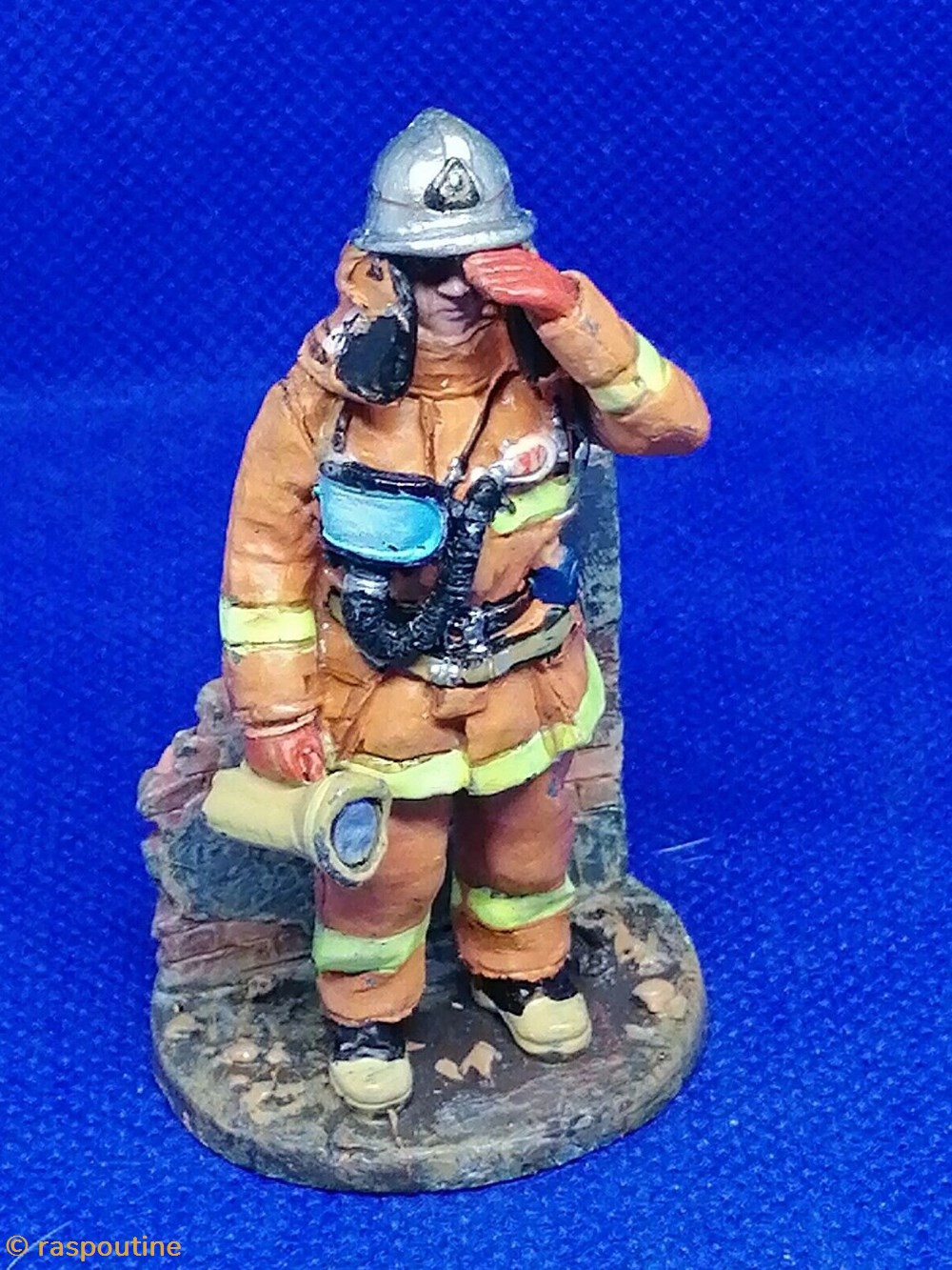 Le pompier de l'unité Rescue Task Force en tenue de feu Tokyo Japon 2003 figurines autres le pompier de unite rescue task force en tenue de feu tokyo japon 2003