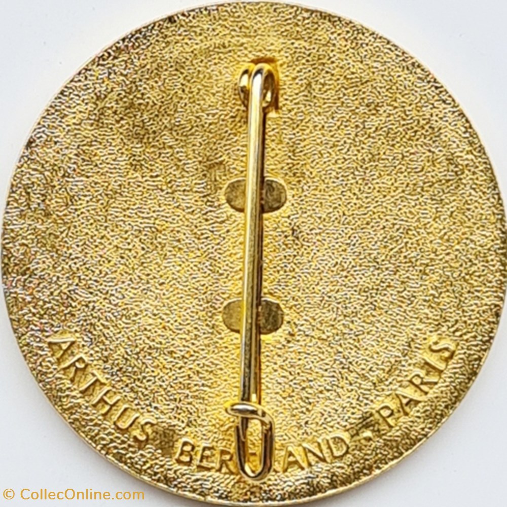 sport olympisme grenoble 1968 badge service public