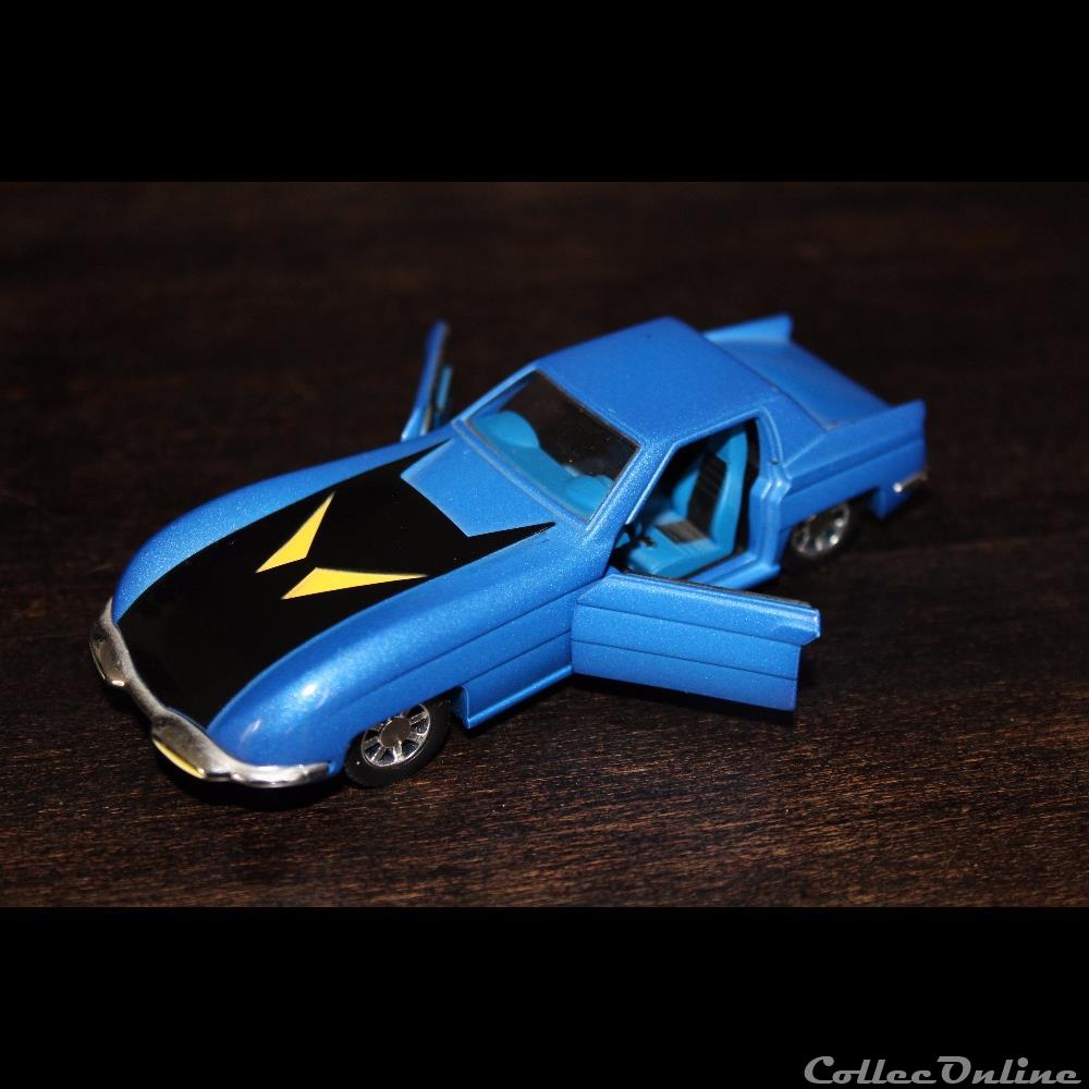 Batmobile 1970 Corgi 1/43eme 3 modele reduit voiture batmobile 1970 corgi 1 43eme