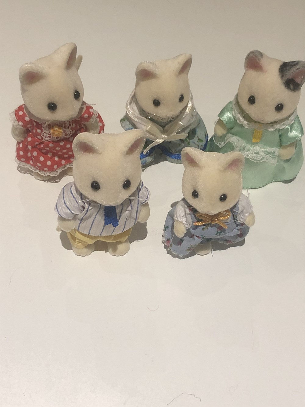 figurines animaux chats blancs