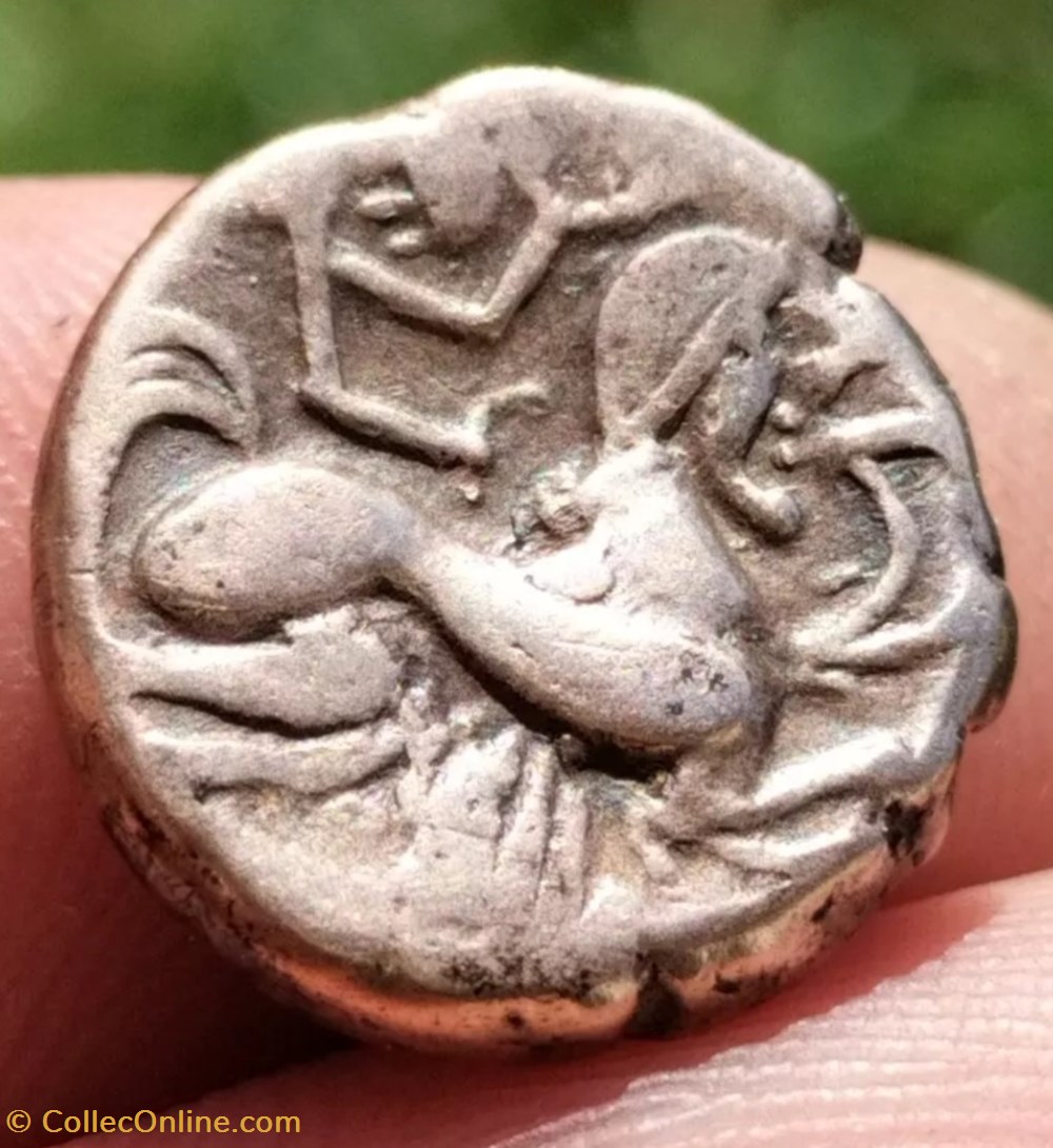 Pictons - Statère d'électrum à la main monnaies antiques celtes pictons statere electrum a la main