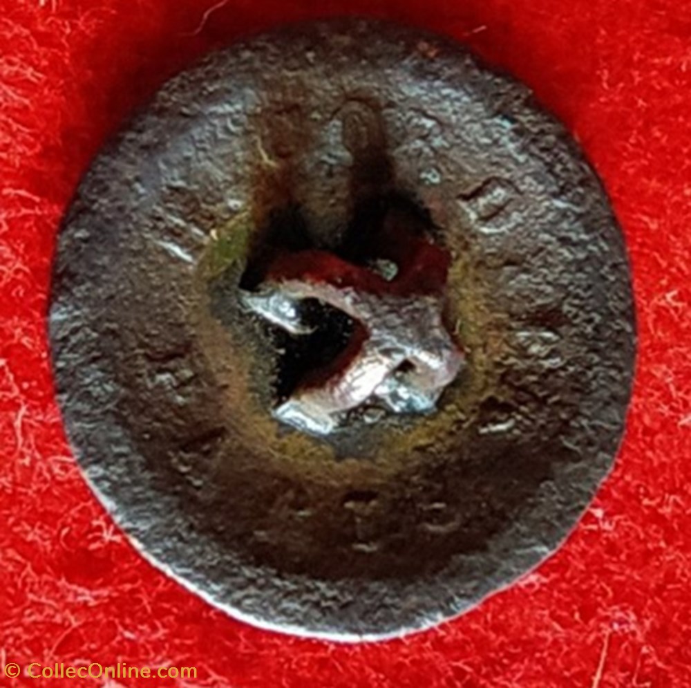 vetements accessoires boutons militaires armee de terre 4 eme regiment des canonniers veterans sedentaires 1831 1843