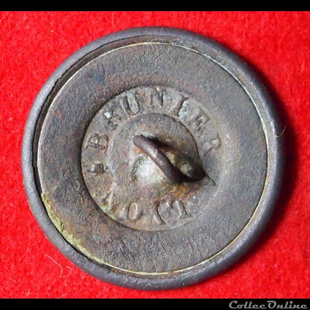 vetements et accessoires boutons militaires 67 eme infanterie de ligne 1820 1844