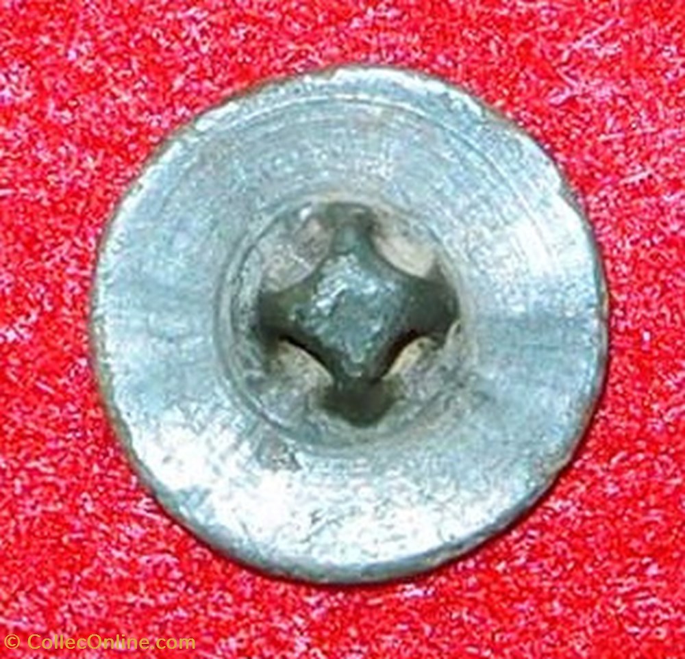 vetements et accessoires boutons militaires 103 eme infanterie de ligne 1776 1791