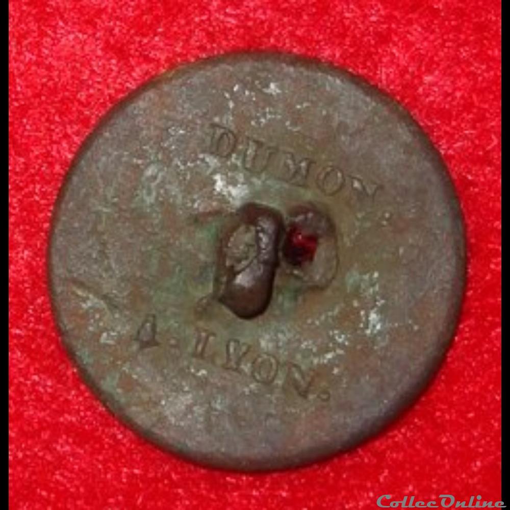 vetements et accessoires boutons militaires nismes 1789 1793