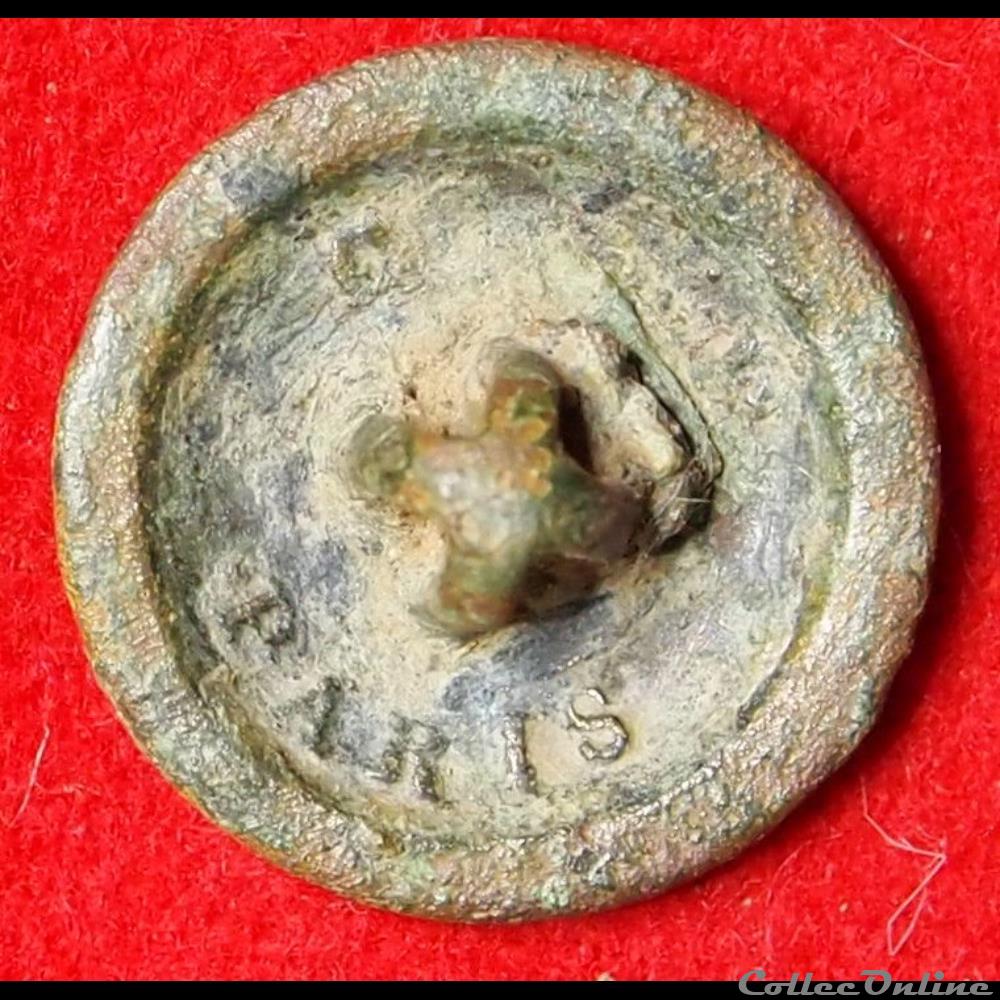 vetements et accessoires boutons militaires 28 eme infanterie de ligne 1844 1871