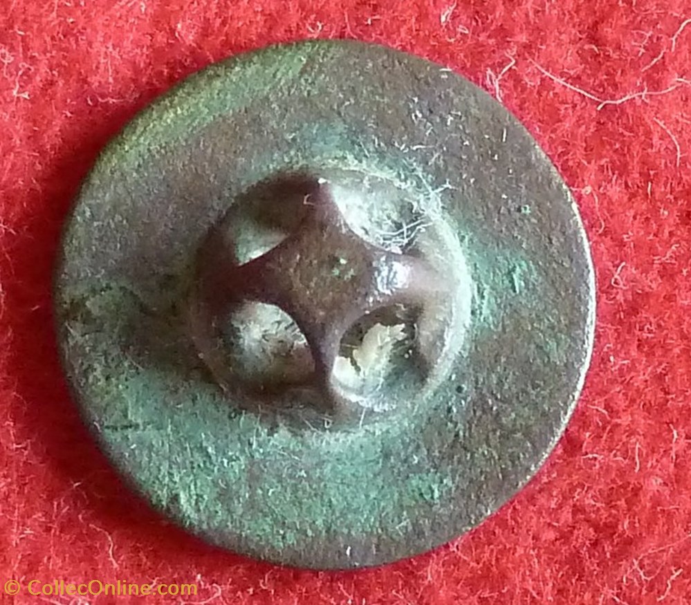vetements et accessoires boutons militaires 82 eme infanterie de ligne 1779 1792