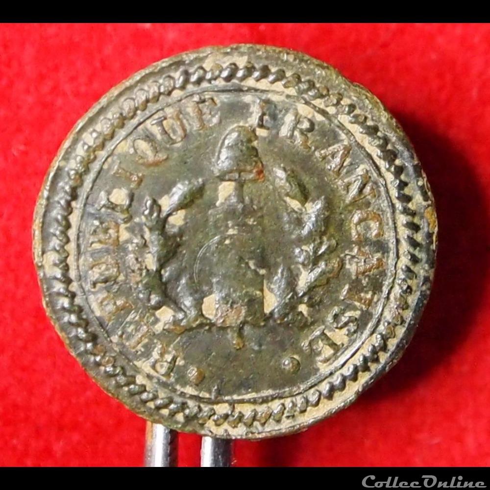 vetements et accessoires boutons militaires armee de terre infanterie 1792 1793