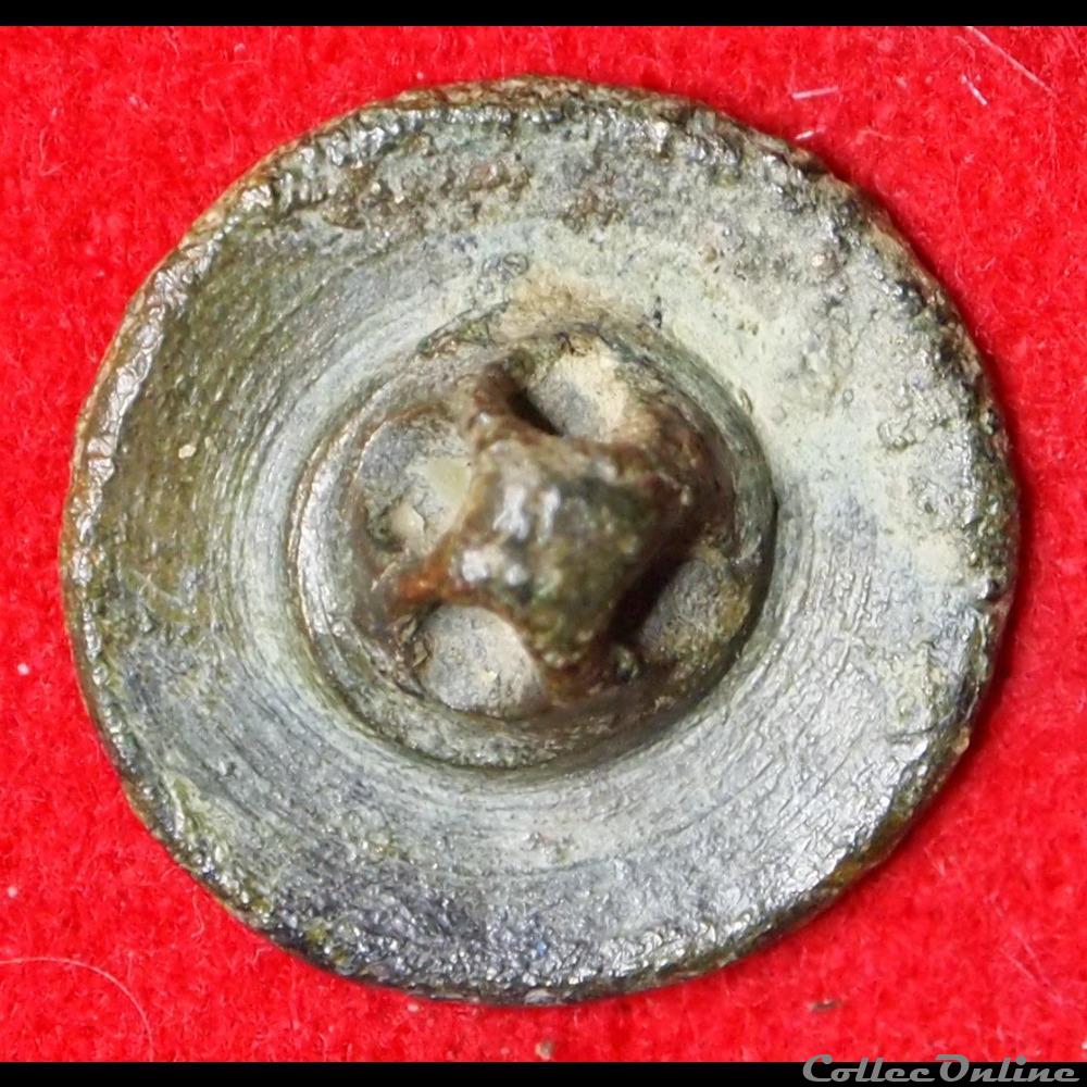 vetement et accessoire bouton militaire 45 eme infanterie de ligne 1776 1791