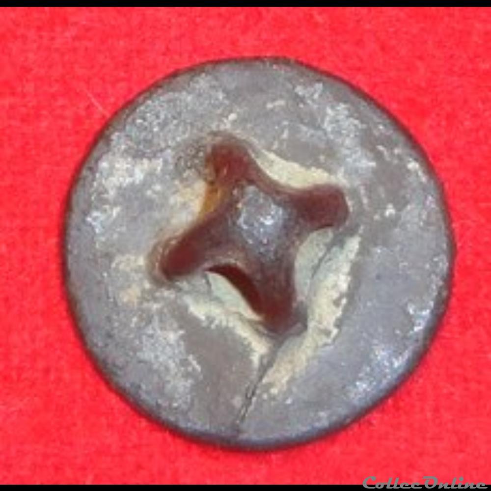 vetements et accessoires boutons militaires 8 eme demi brigades infanterie de ligne 1793 1803