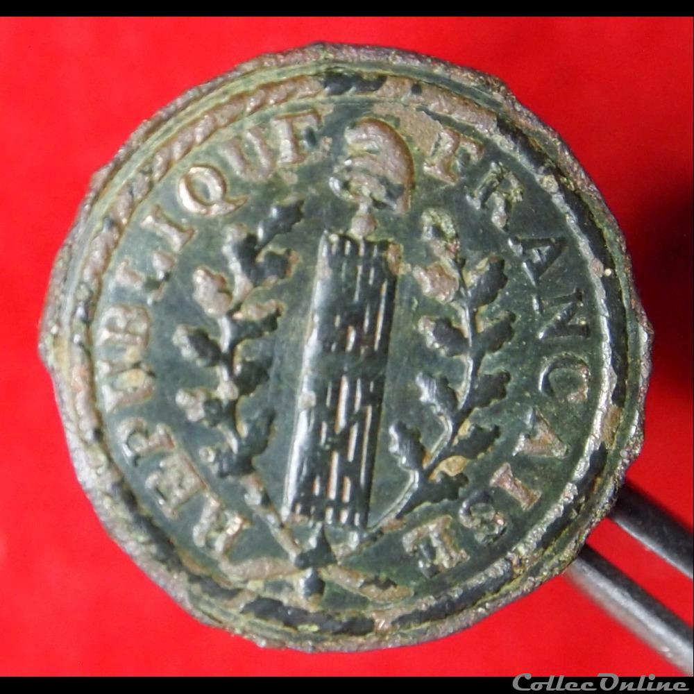 vetements et accessoires boutons militaires armee de terre infanterie 1792 1793