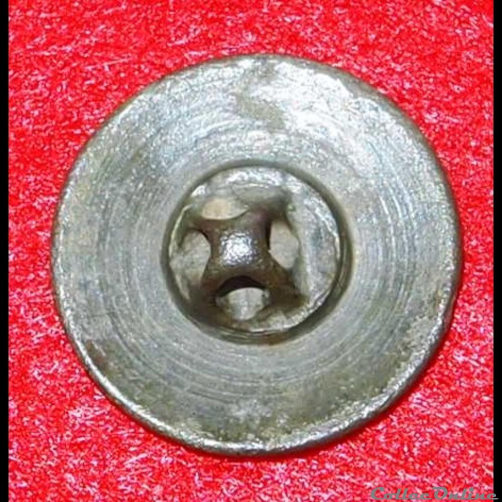 vetement et accessoire bouton militaire 44 eme infanterie de ligne 1776 1791