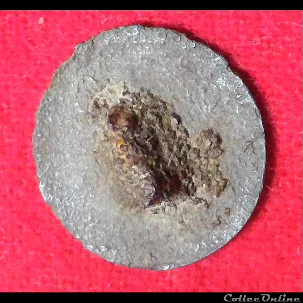 vetement et accessoire militaire bouton en tombac gravure marine