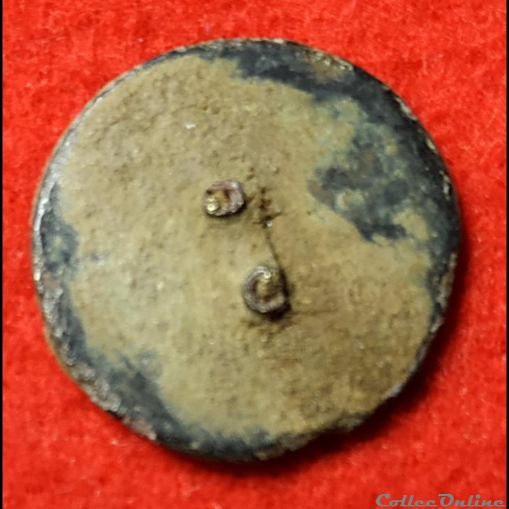 vetement et accessoire bouton militaire carcassonne 1789 1790