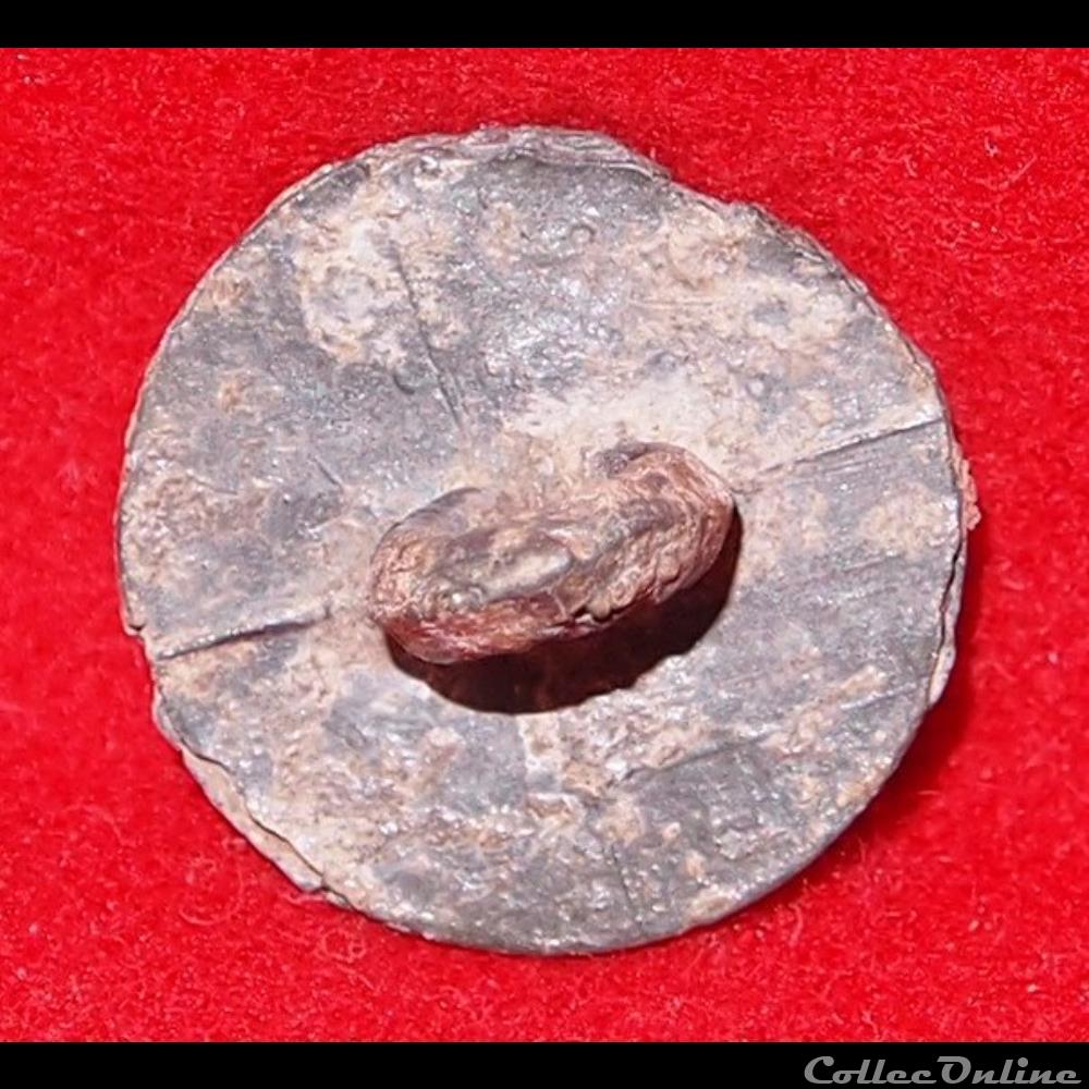 vetements et accessoires boutons militaires armee de terre train des equipages miltaires 1795 1803
