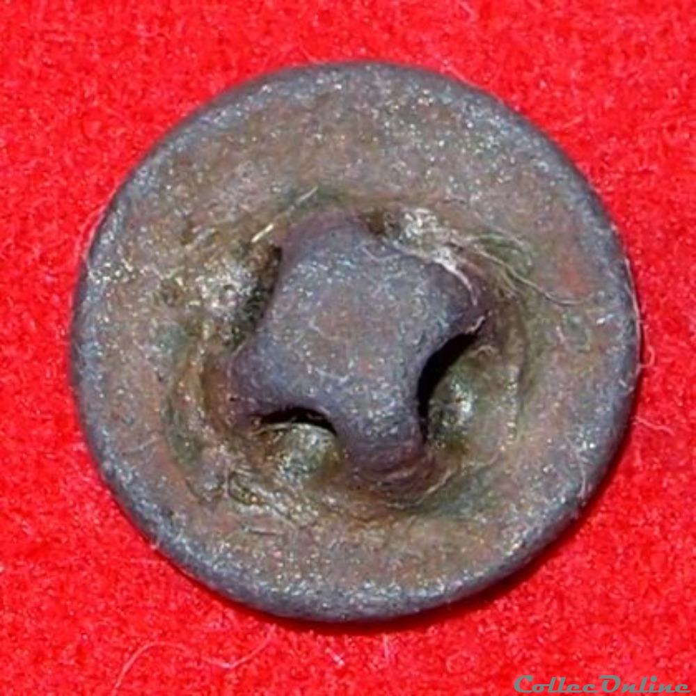 vetement et accessoire bouton militaire 30 eme infanterie de ligne 1762 1779