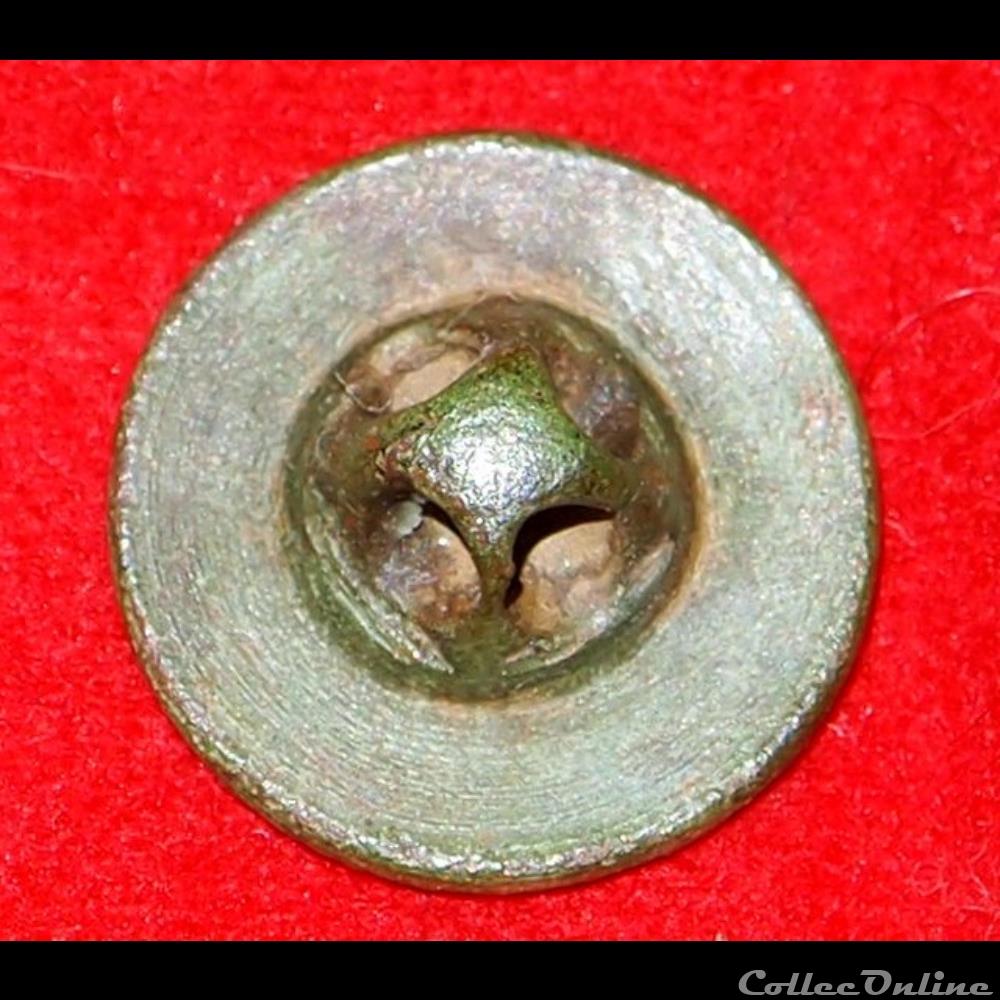 vetement et accessoire bouton militaire 44 eme infanterie de ligne 1776 1791