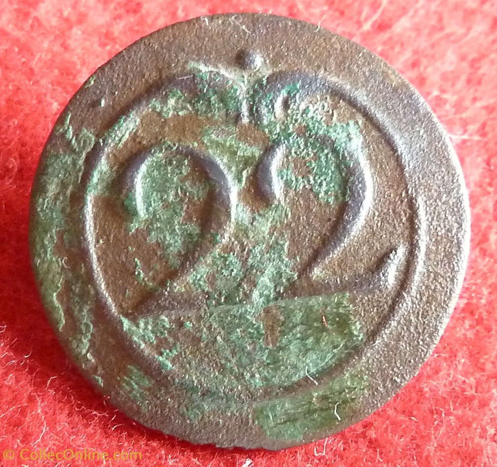 vetements et accessoires boutons militaires 22 eme infanterie de ligne 1762 1791