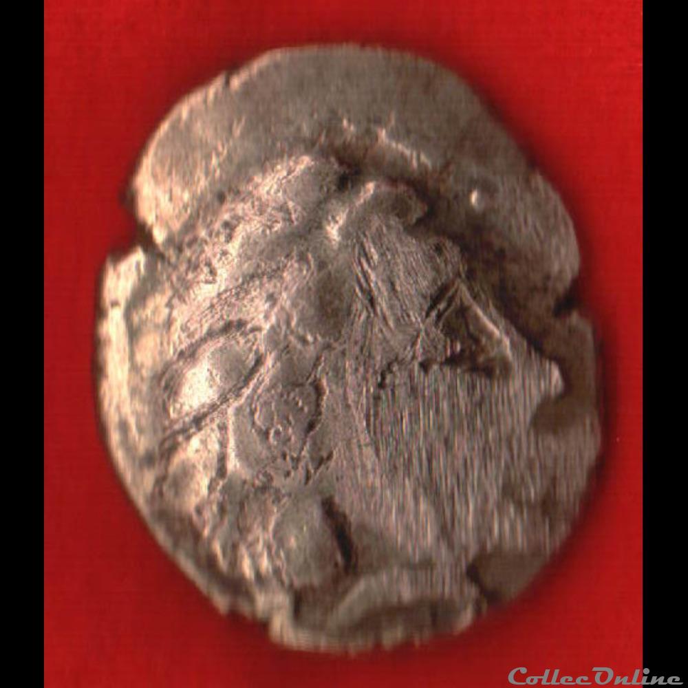 Pictons - Statère d’électrum à la main monnaies antiques celtes pictons statere d electrum a la main