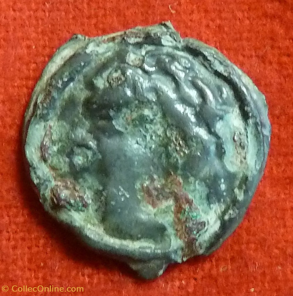 monnaies antiques celtes carnutes potin a l aigle de face et a la tete frisee