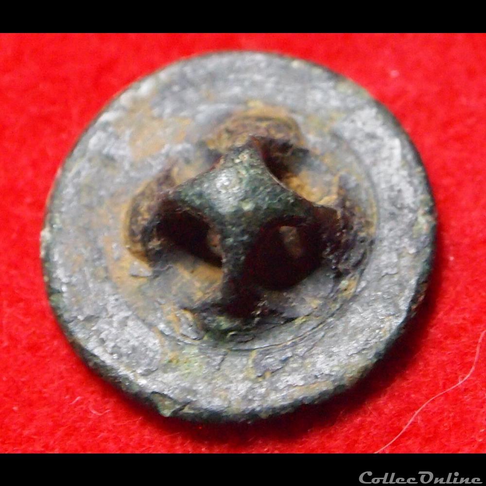 vetements et accessoires boutons militaires 57 eme infanterie de ligne 1776 1791