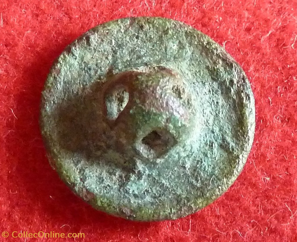 vetements et accessoires boutons militaires 22 eme infanterie de ligne 1762 1791