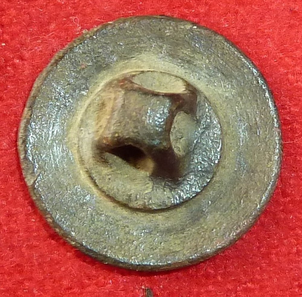 vetements et accessoires boutons militaires 16 eme infanterie de ligne 1762 1776 ou 1779 1791