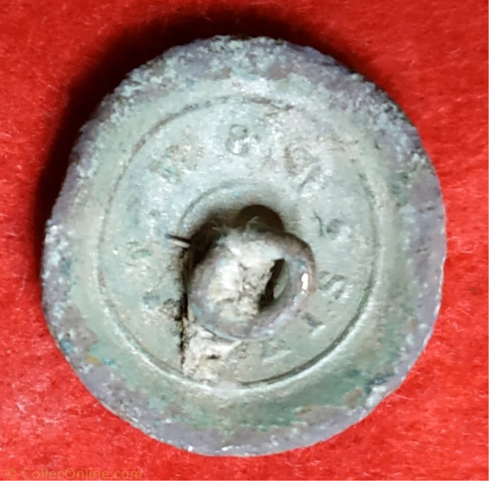 vetement et accessoire militaire bouton gravure marine