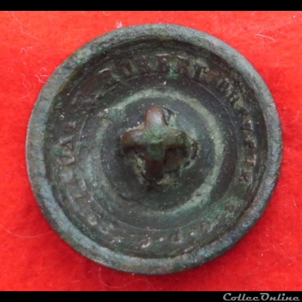 vetements et accessoires boutons militaires 30 eme infanterie de ligne 1844 1871