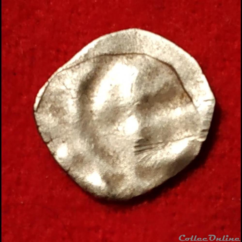 Obole uniface à l’E croiseté - METALVS VICVS - Poitou monnaies europe medievale france merovingiennes obole uniface a l e croisete metalvs vicvs poitou