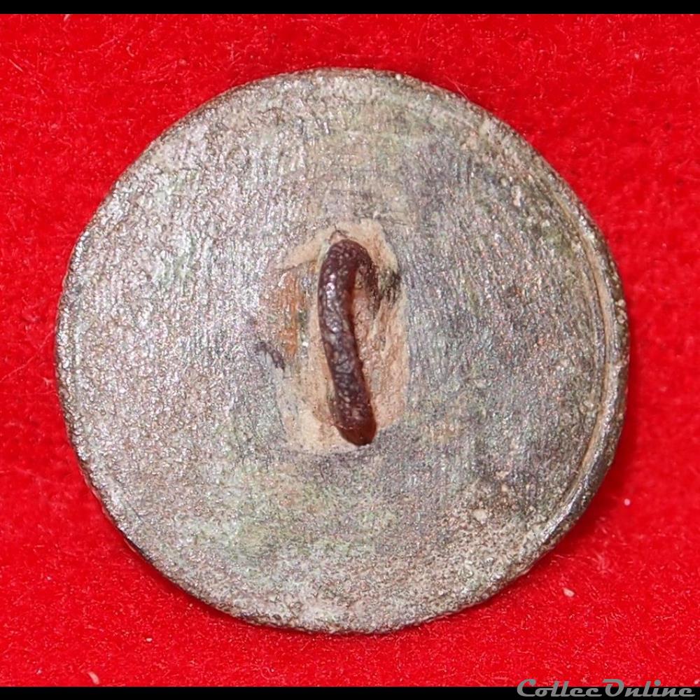 vetements accessoires boutons militaires armee de terre troupes bourgeoises et irregulieres 1789 1790 ou periode restauration