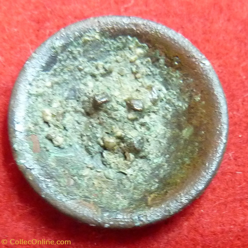 vetements et accessoires boutons militaires 4 eme infanterie de ligne 1844 1871