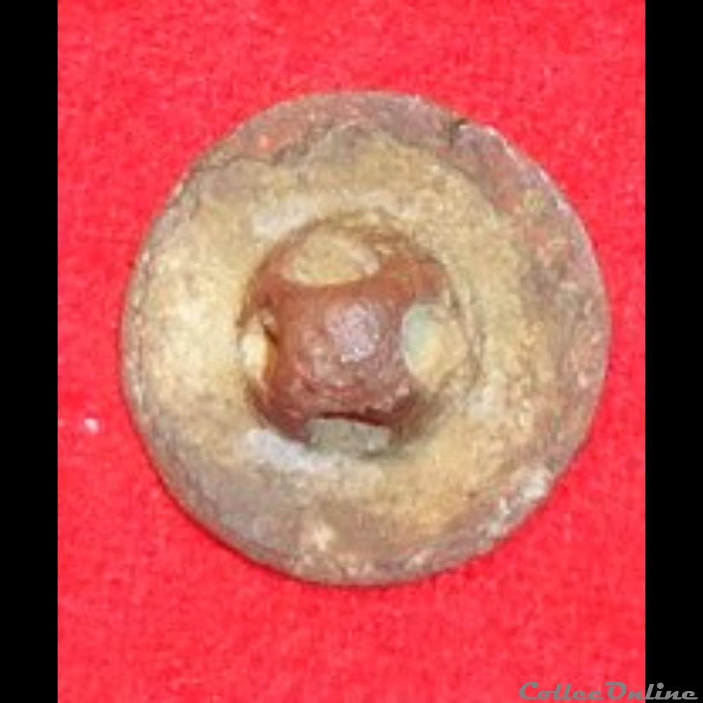 vetements et accessoires boutons militaires 37 eme infanterie de ligne 1762 1792